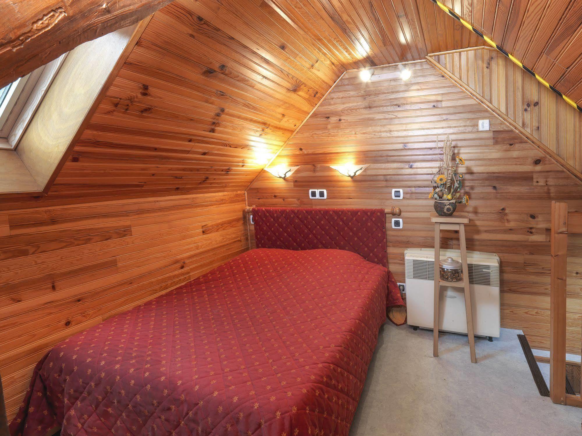 Auberge De L'Isard Saint-Denis  Extérieur photo