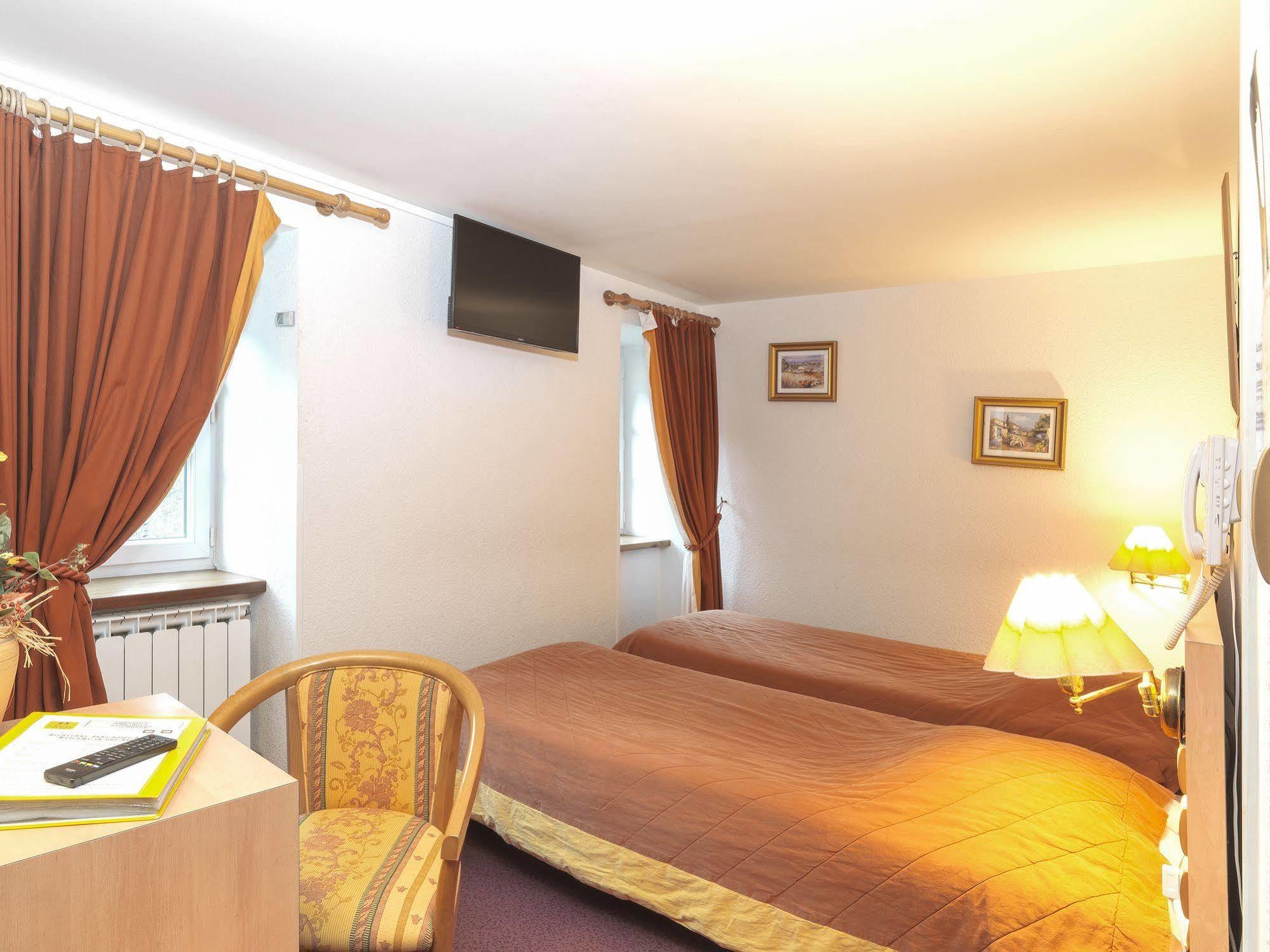 Auberge De L'Isard Saint-Denis  Extérieur photo